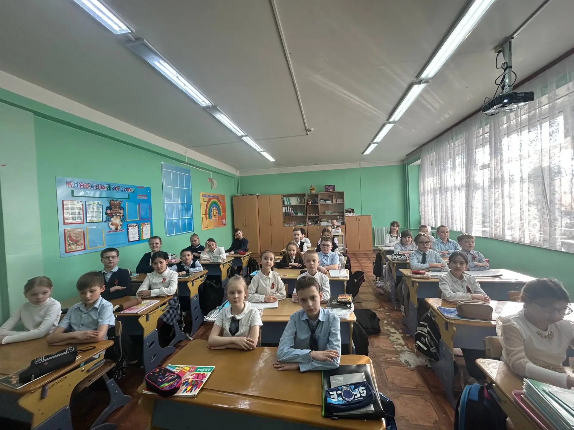Чернобыль — боль моей страны  В нашей школе для обучающихся 1-4 классов прошли важные уроки памяти, 
