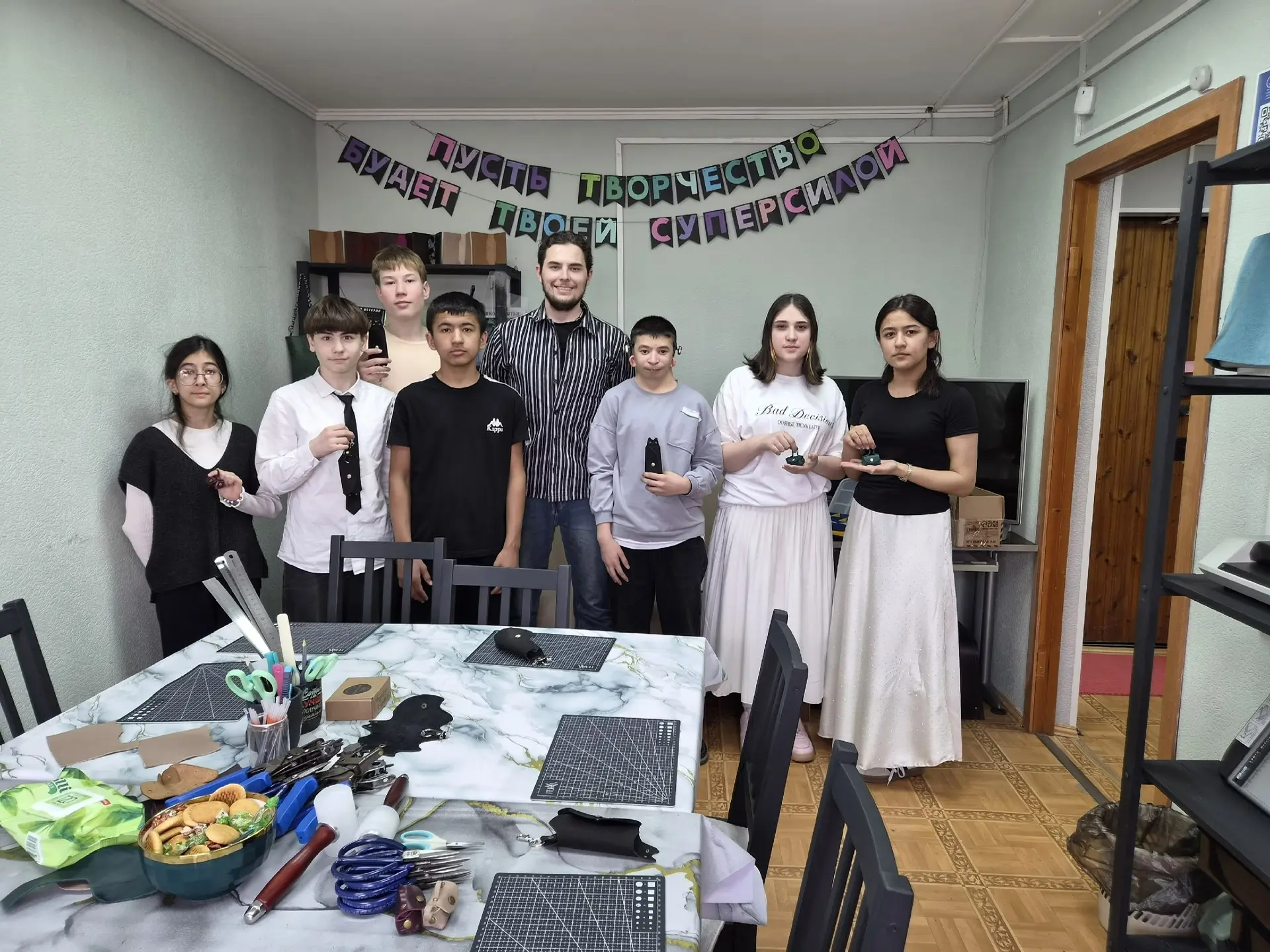 ✨ Вдохновение в каждой детали: 6 «Е» класс в творческой студии «Луч» ✨   На днях ученики 6 «Е» класс