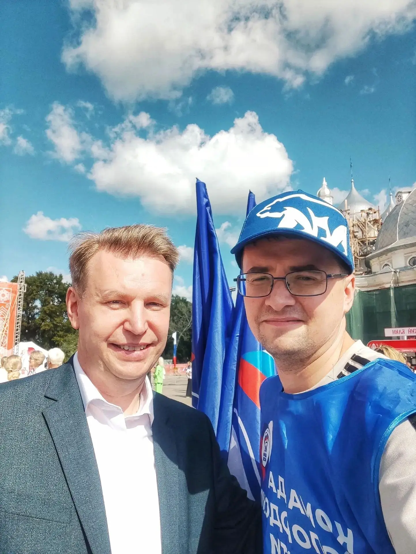 Где нужна связь — он уже на линии.