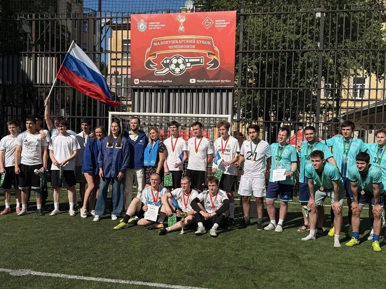 Вчера на поле Молодежного клуба «Антей» прошел футбольный турнир, организованный районн...