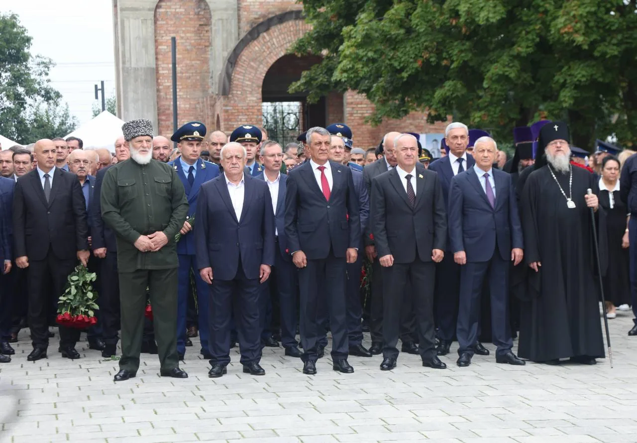 🕊️ В Беслане началась трёхдневная Вахта памяти, посвящённая 22-й годовщине теракта в ш...