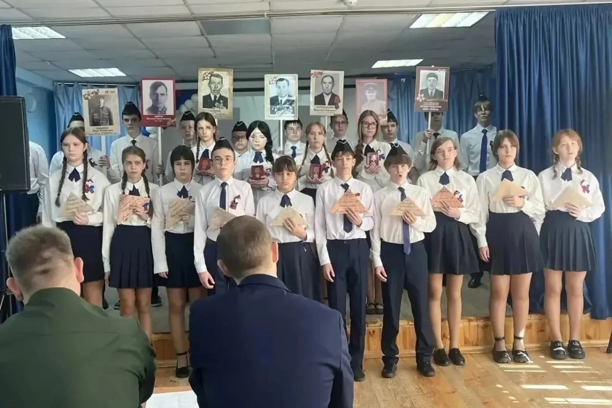 Единство в музыке!  В Луховском лицее прошёл конкурс патриотической песни. В актовом зале царила осо