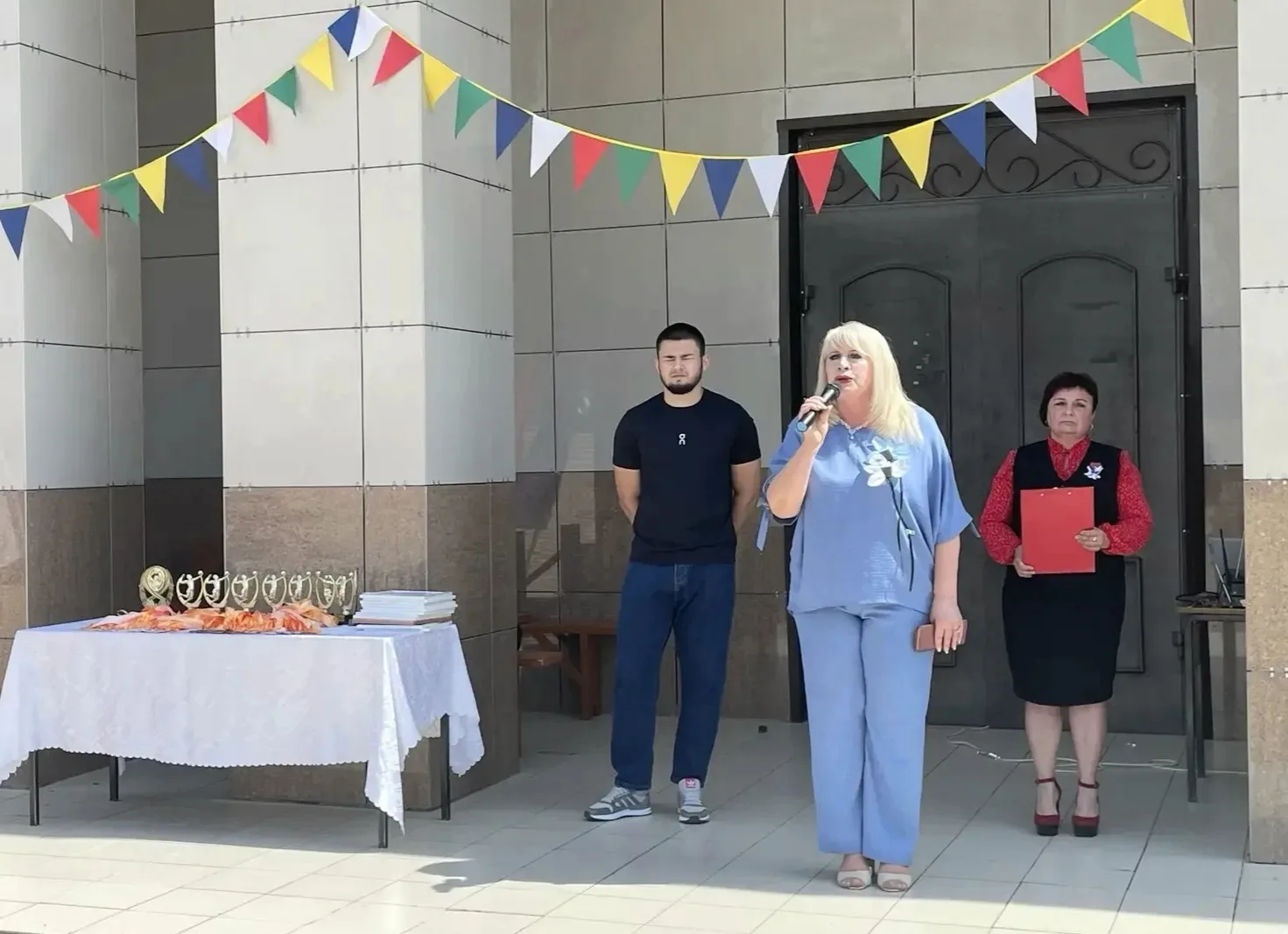 У нашего народа много праздников и памятных дат. Сегодня особенный день — День России. ...