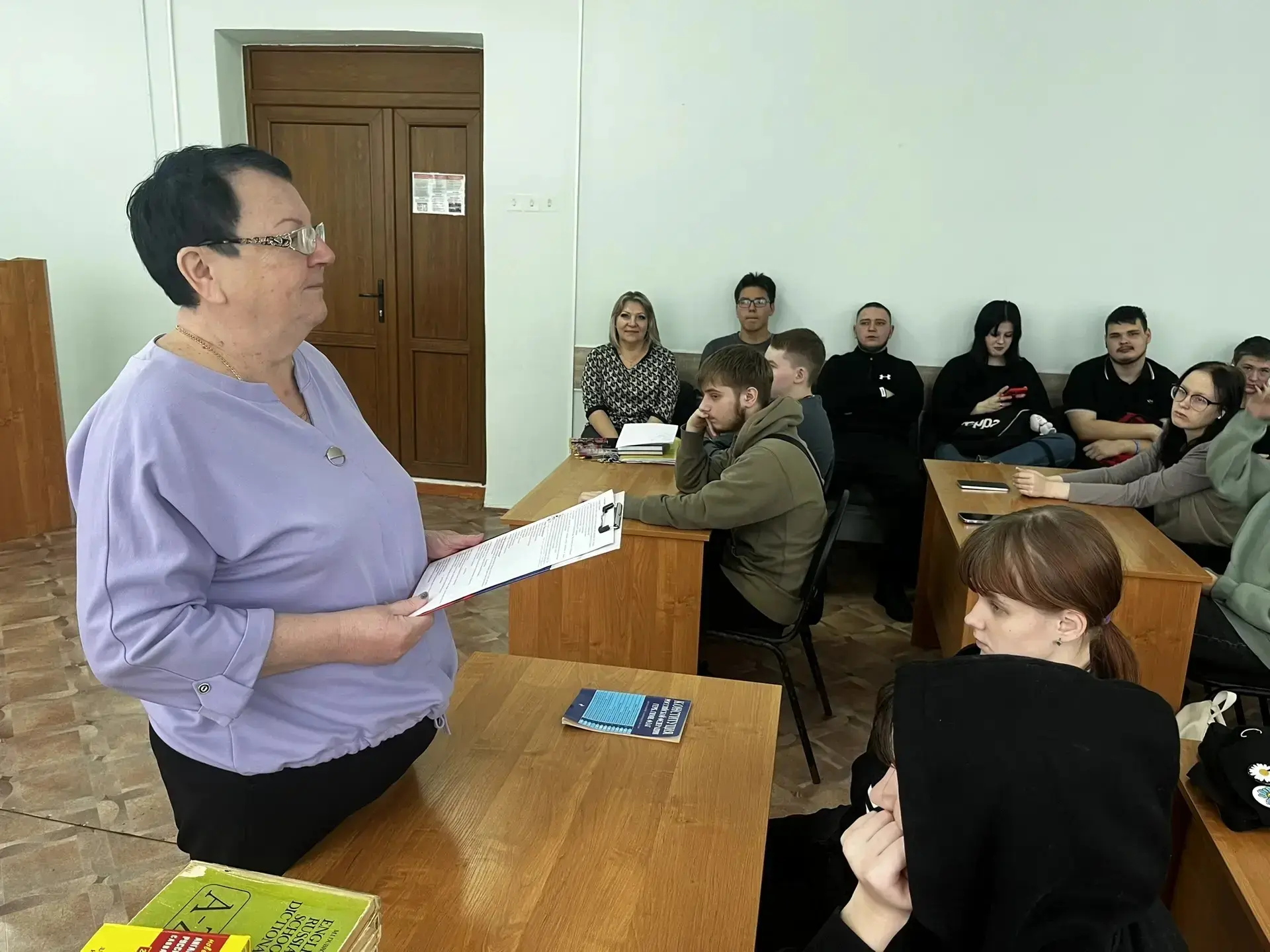День Конституции Российской Федерации- государственный праздник.   В этот день Александровск-Сахалин
