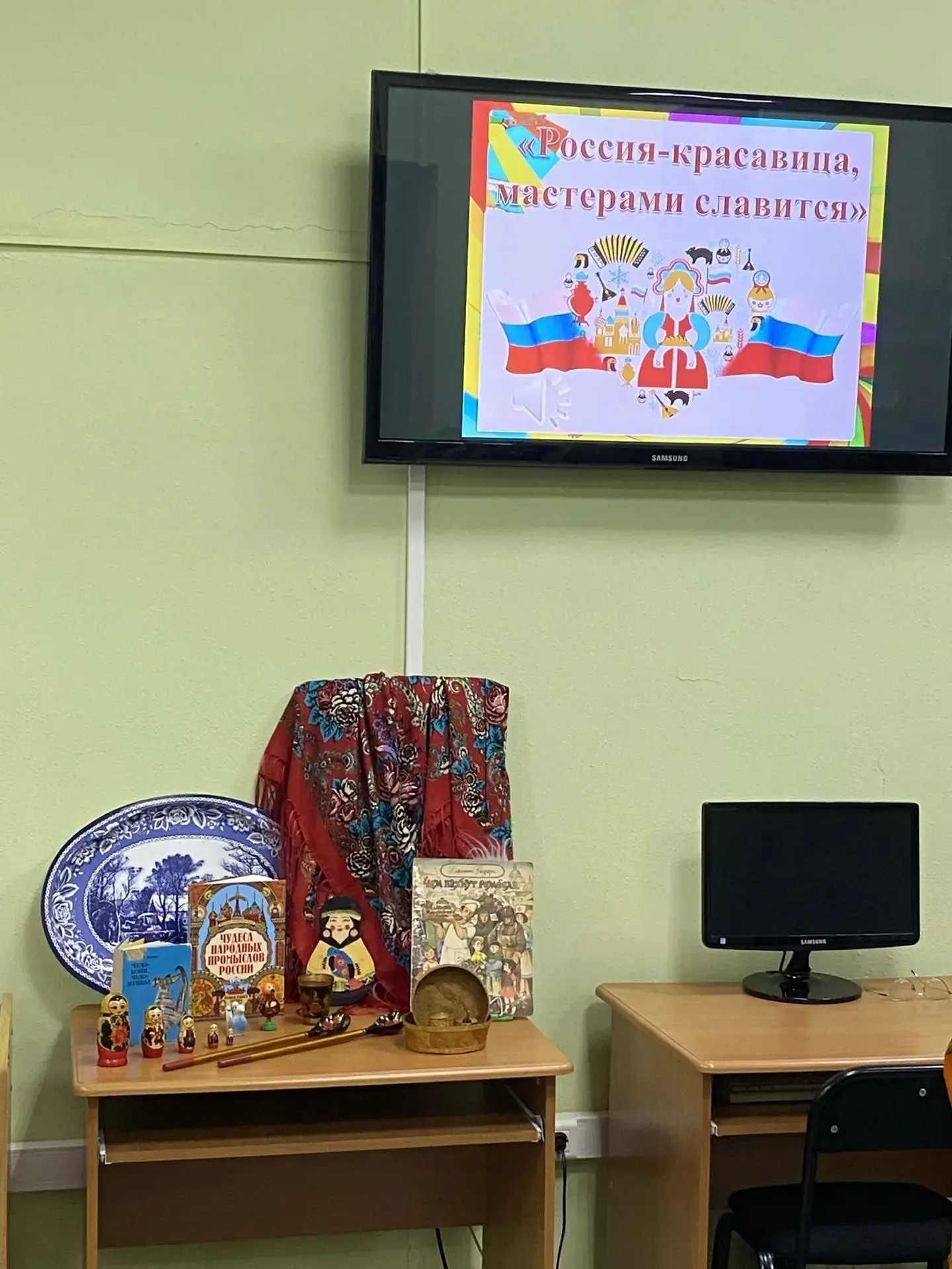 🇷🇺 Русская душа и золотые руки: в лагере прошло познавательное путешествие «Россия – красавица, ма
