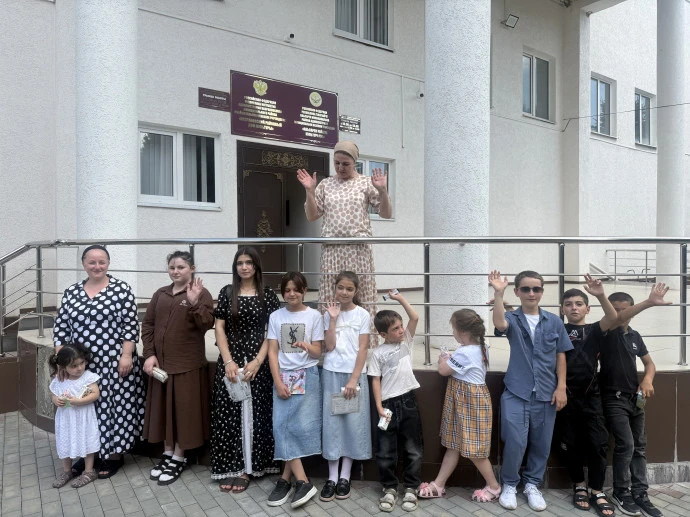 На территории Назрановского районного Дома культуры в честь Дня молодежи состоялась ярк...