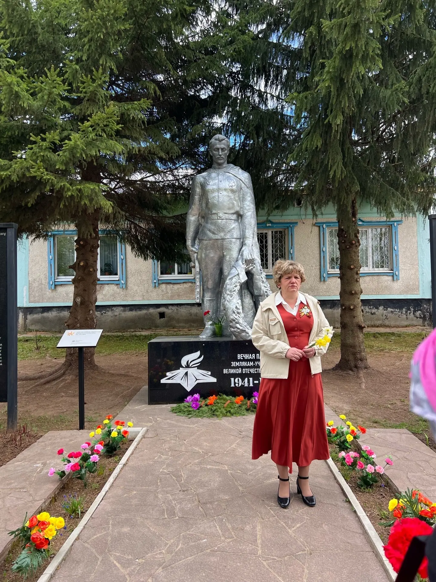 Война осталась в прошлом веке, 
давным-давно была она. 
Но все же в каждом человеке 
живет война. 
 