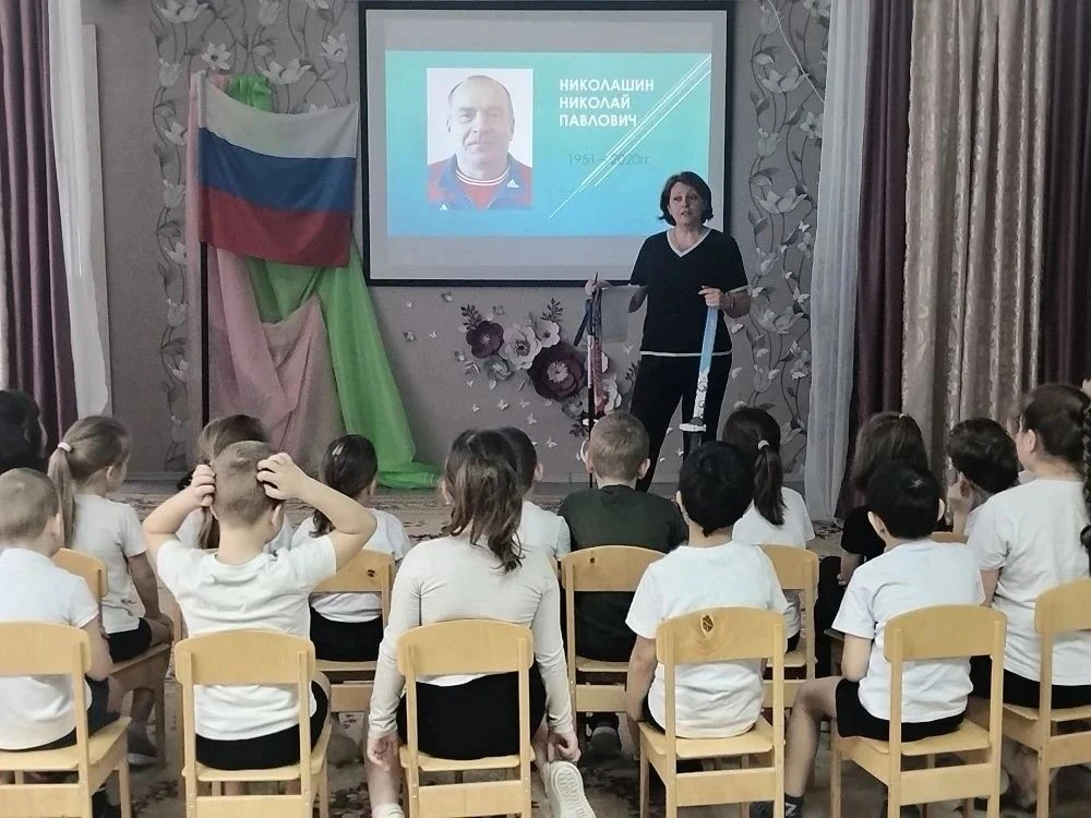 ⛷️ Человек, преданный спорту всей душой! ⭐ В нашем ОУ продолжается вдохновляющая тема месяца: #ХочуЗ
