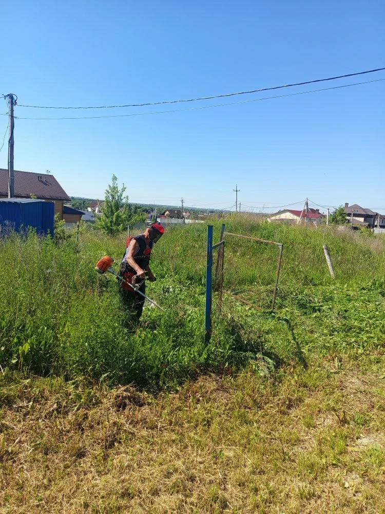 🧹Сотрудниками МУП ЖКХ "Родник"  проведён сезонный покос травы и благоустройство санита...