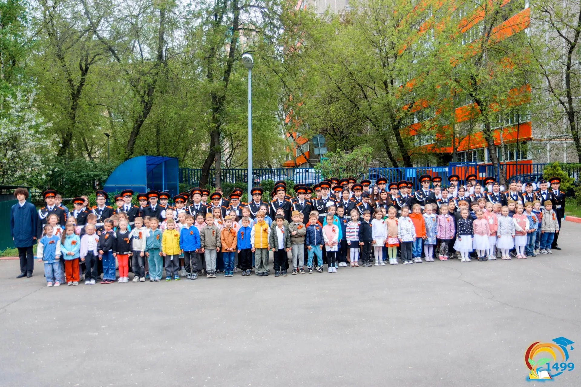 Вчера кадеты поменяли привычные уроки на очень важную миссию — подарить дошколятам праздничное настр