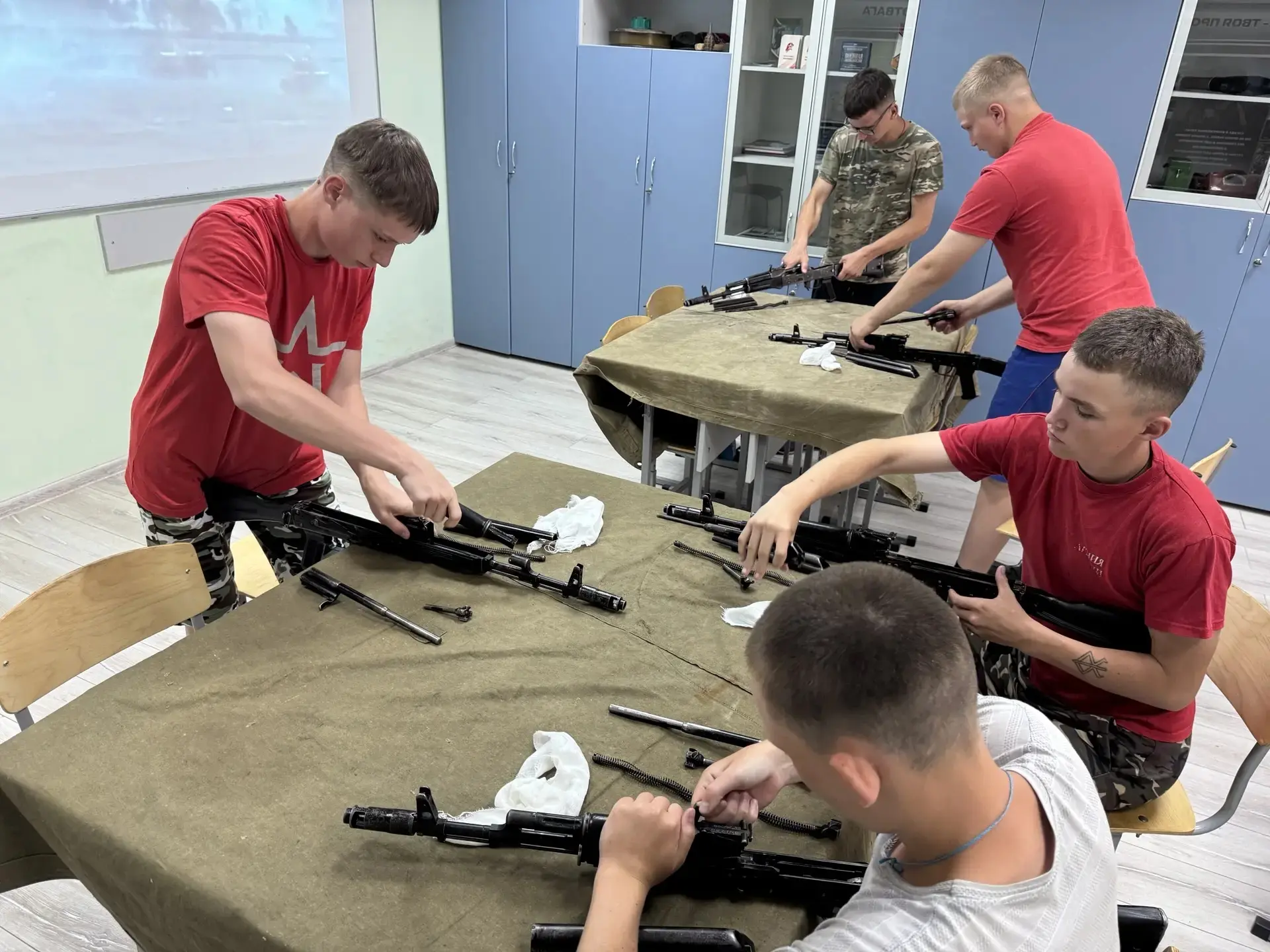 🇷🇺 СТАРТ ДАН! В Раифском училище открылся летний кадетский лагерь «Zа Vитязь»!

15 июня, в нашем у