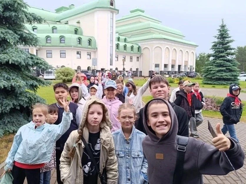 В рамках декады, посвящённой эпосу «Урал-батыр», воспитанники школьного лагеря посетили...