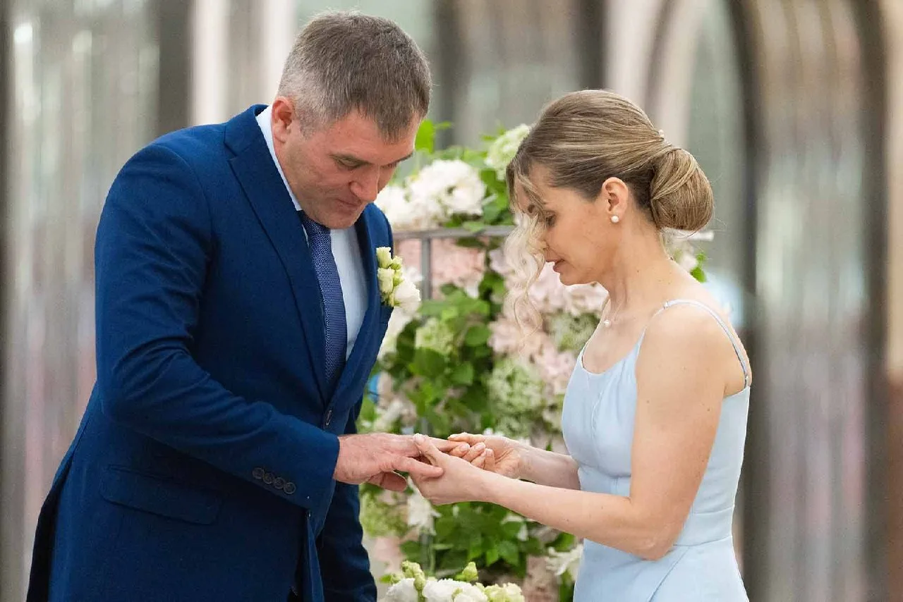 💍 Первые летние свадьбы прошли на станции метро "Маяковская".