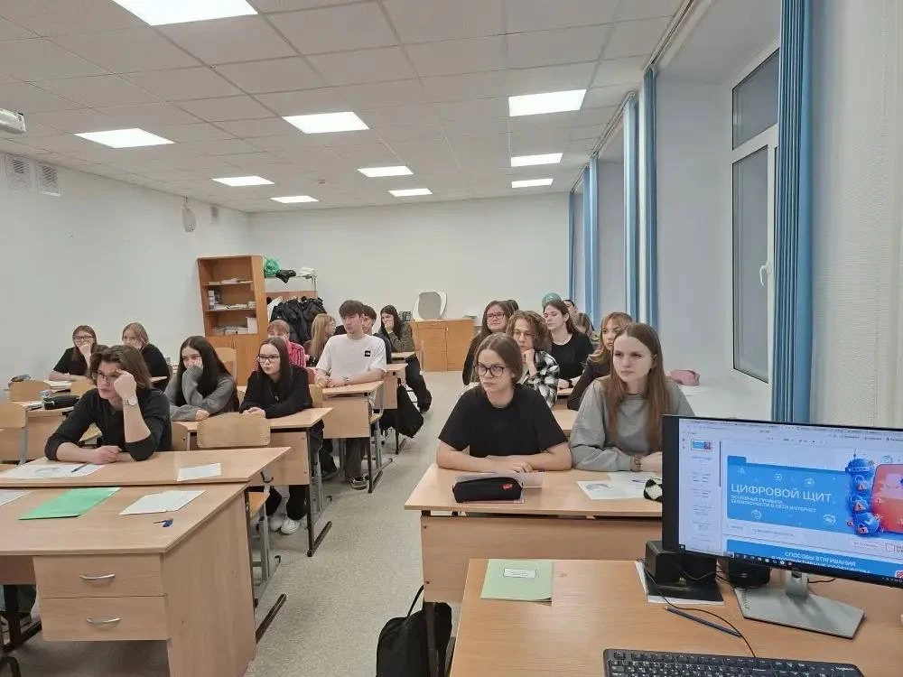 #Про_важное #Про_патриотизм  2 марта в нашей школе состоялась торжественная церемония выноса Государ
