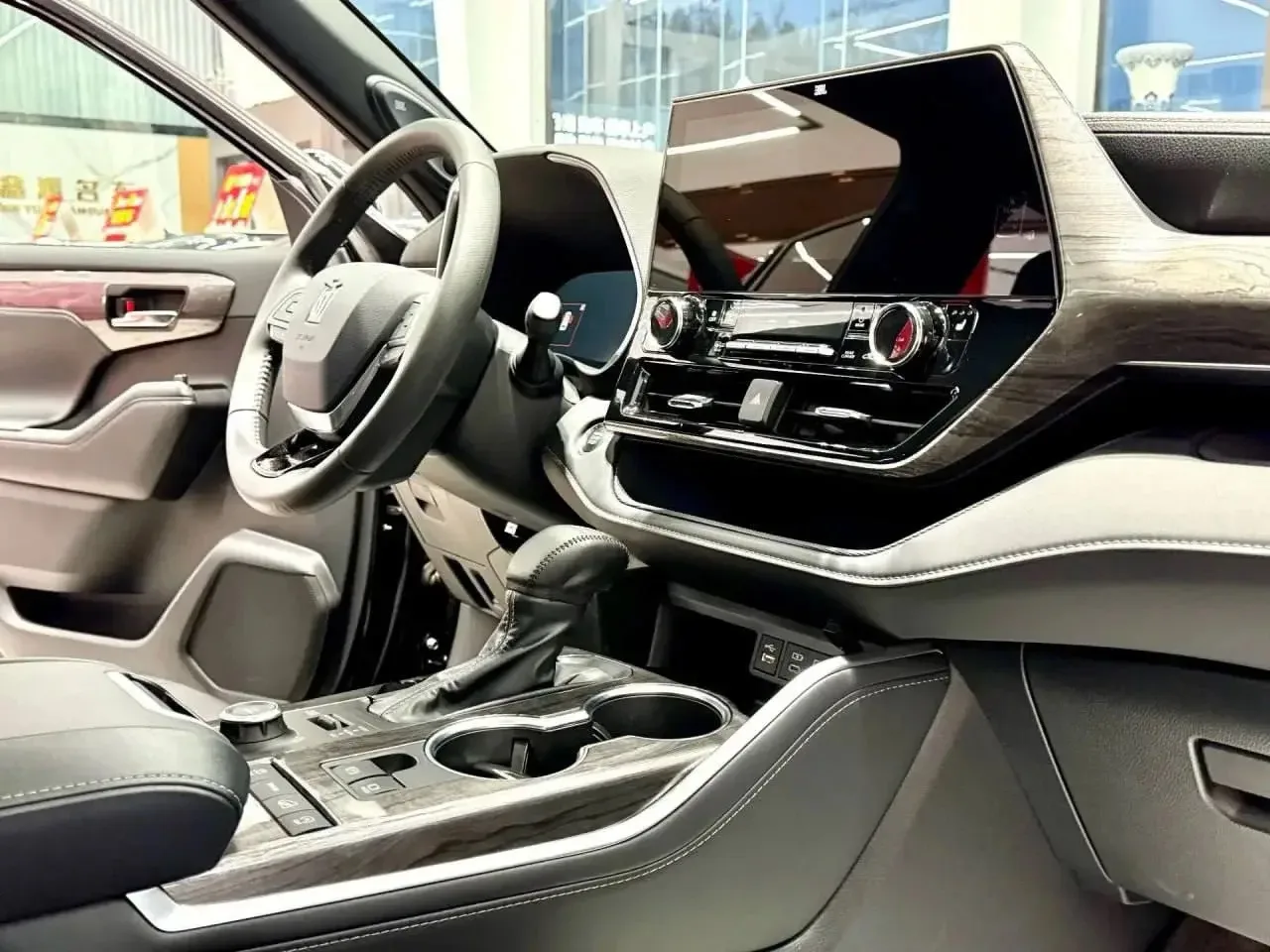 🇨🇳 Премиальный кроссовер от Toyota, который построен на платформе Highlander, только ...
