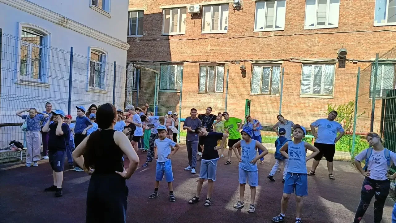 🌅 Наш день в лагере — море впечатлений! 🌅

Утро началось с зарядки — бодро, весело, с улыбкой! 😊
