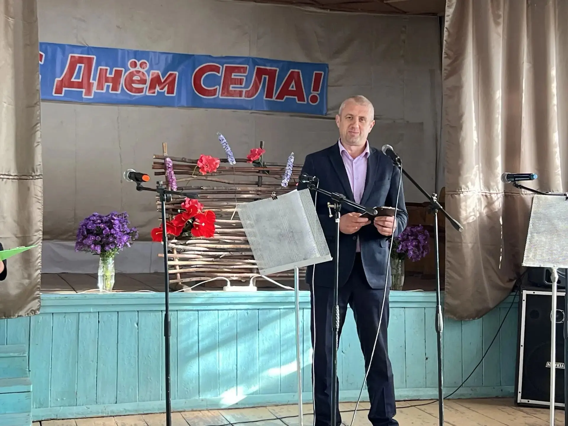 🏡 "Останусь в деревне, где люди красивы" - звучало сегодня в посёлке Ворошиловский Коп...