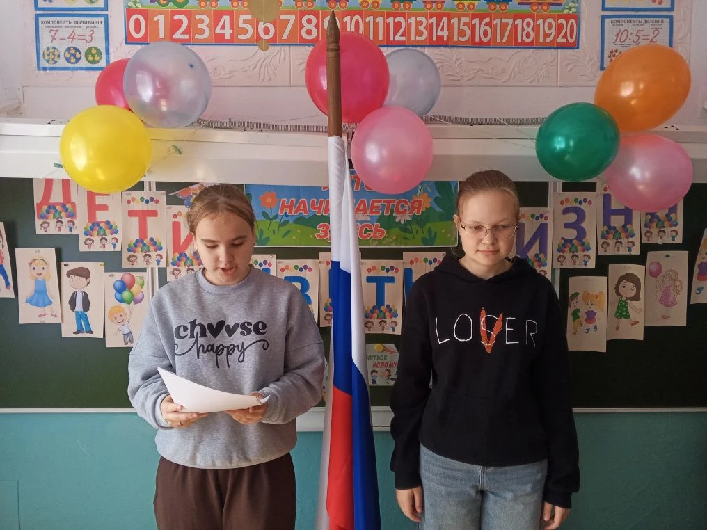 🌟 Под знаком единства: старт смены в лагере «Юные патриоты»!🤝