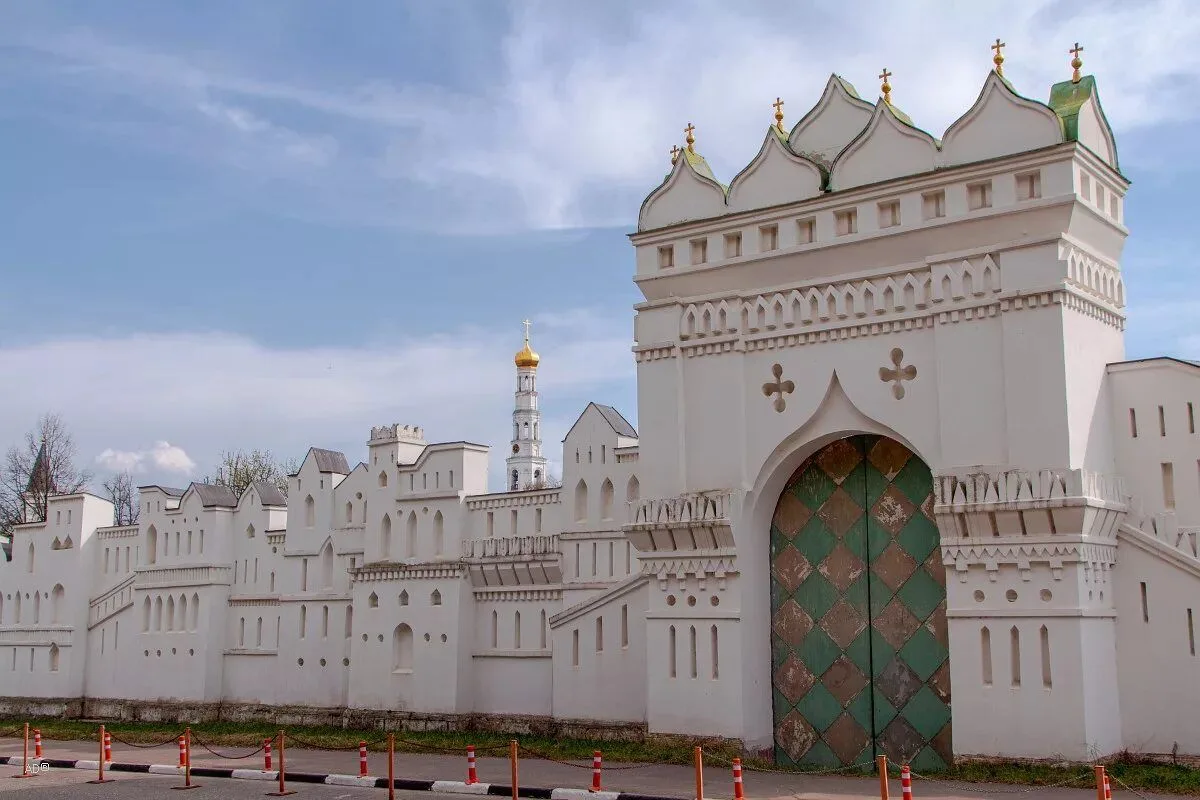 Палестинская стена

Палестинская стена Николо-Угрешского монастыря была построена в 1855 – 1866 года
