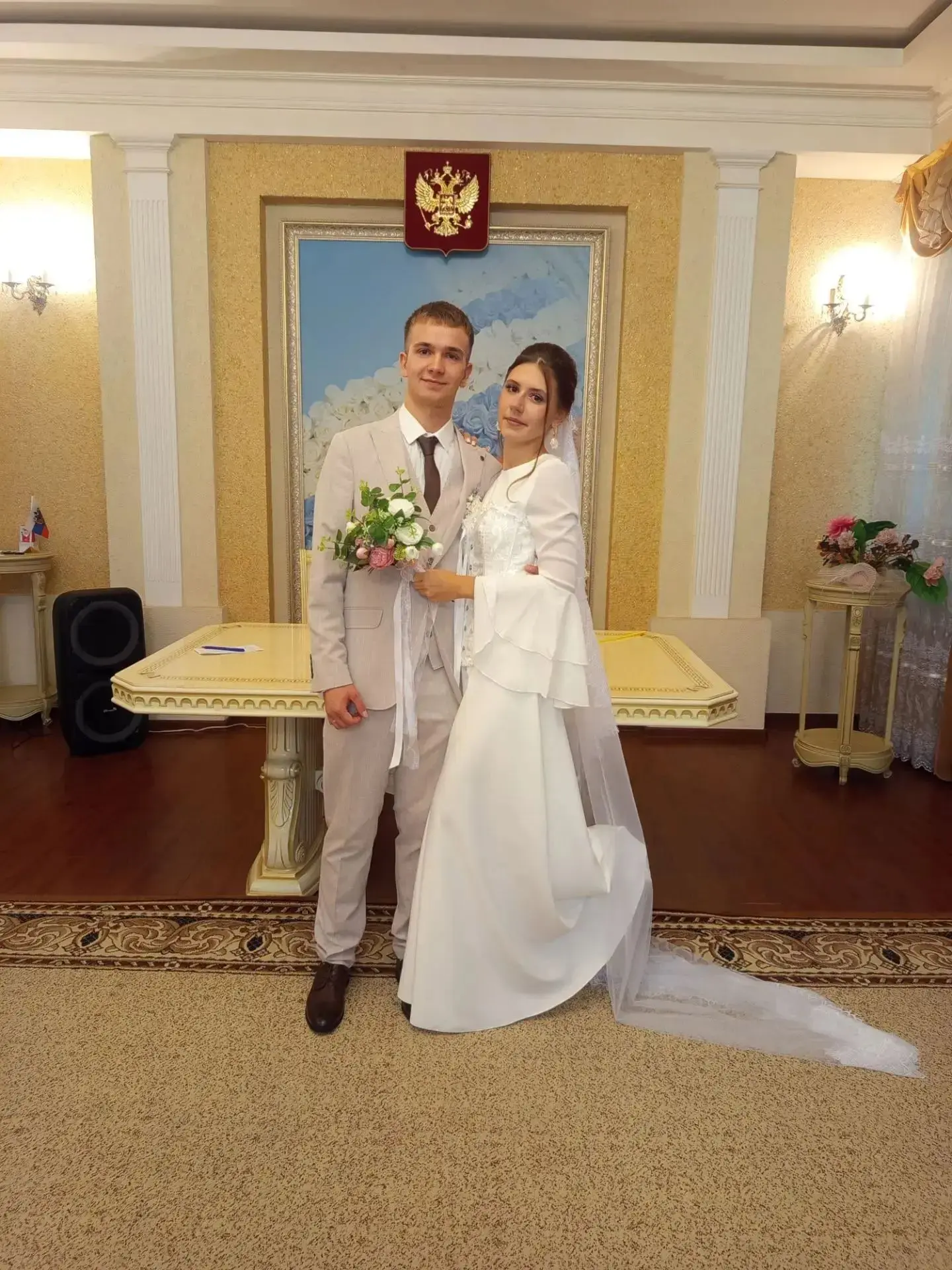 В сентябре в Вяземском округе поженились 45 пар — золотая осень стала временем свадебны...