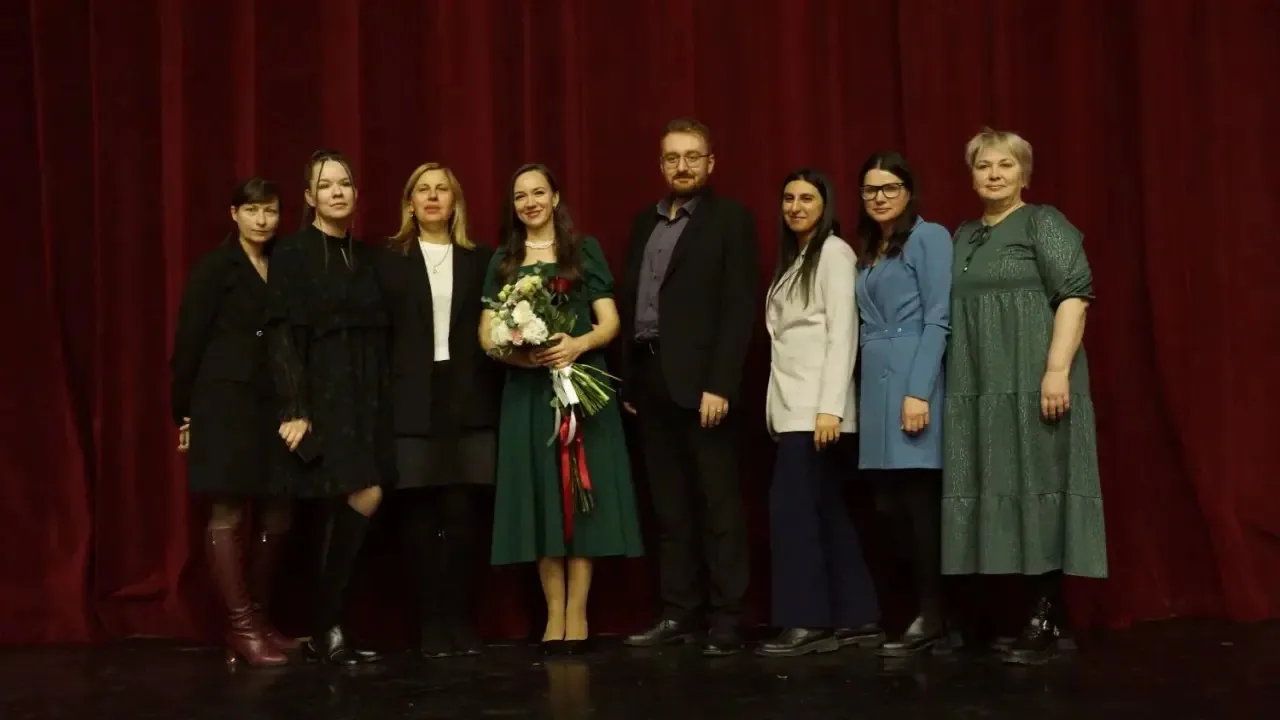 Коллектив МАОУ «Школа №15 г. Благовещенска» поздравляет Белоус Лиану Анатольевну, нашего замечательн