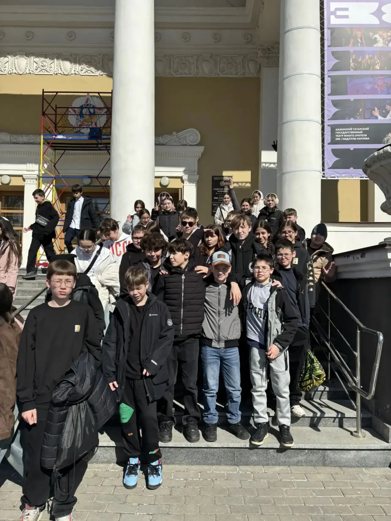 🎭  31 март көнне гимназия укучылары Кариев театрына барып, «Асылкош җыры» спектаклен карадылар.  Теа