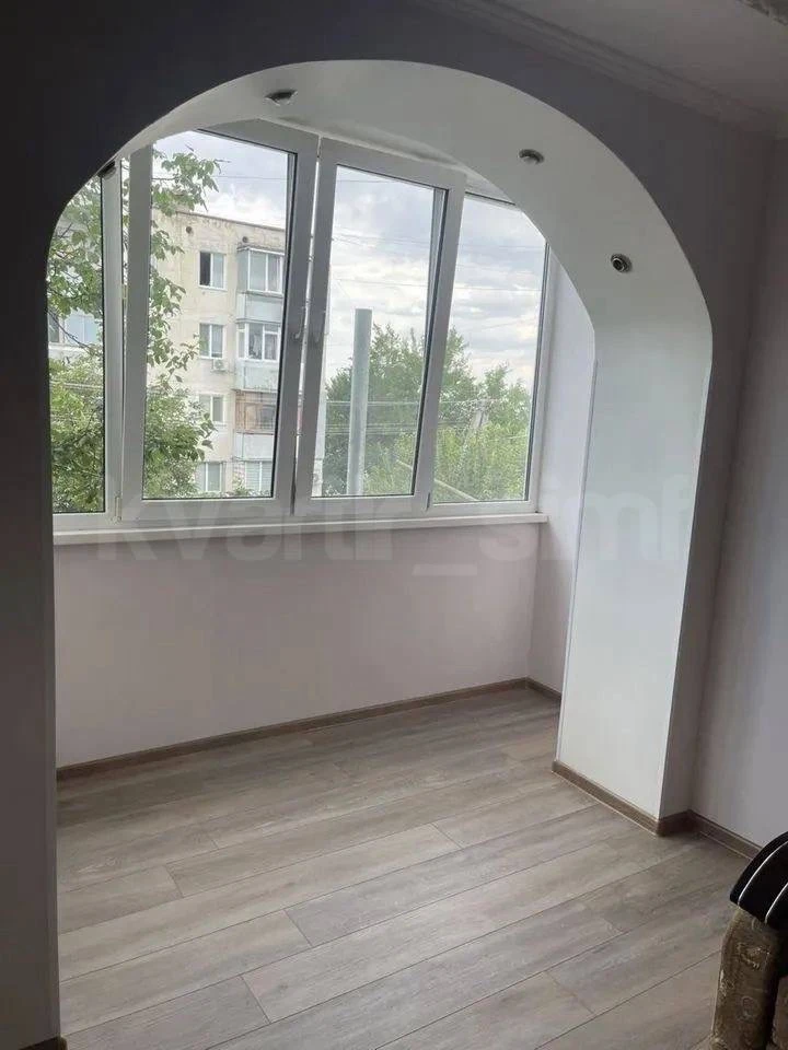 1 комнатная квартира улица Миллера. 32м2 площадь. 2 этаж 5 этажки. Есть балкон.