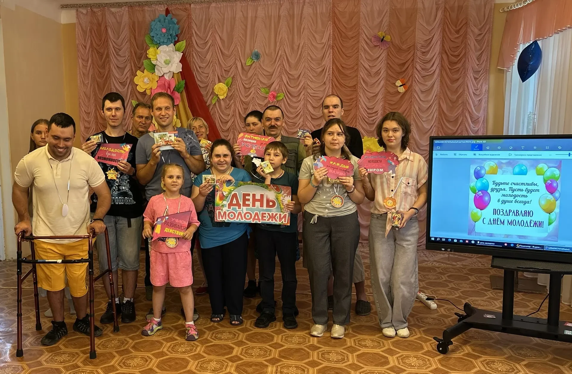 А у нас День молодежи… Молодость – это время дерзаний, поиска и смелых решений. Этот праздник символ