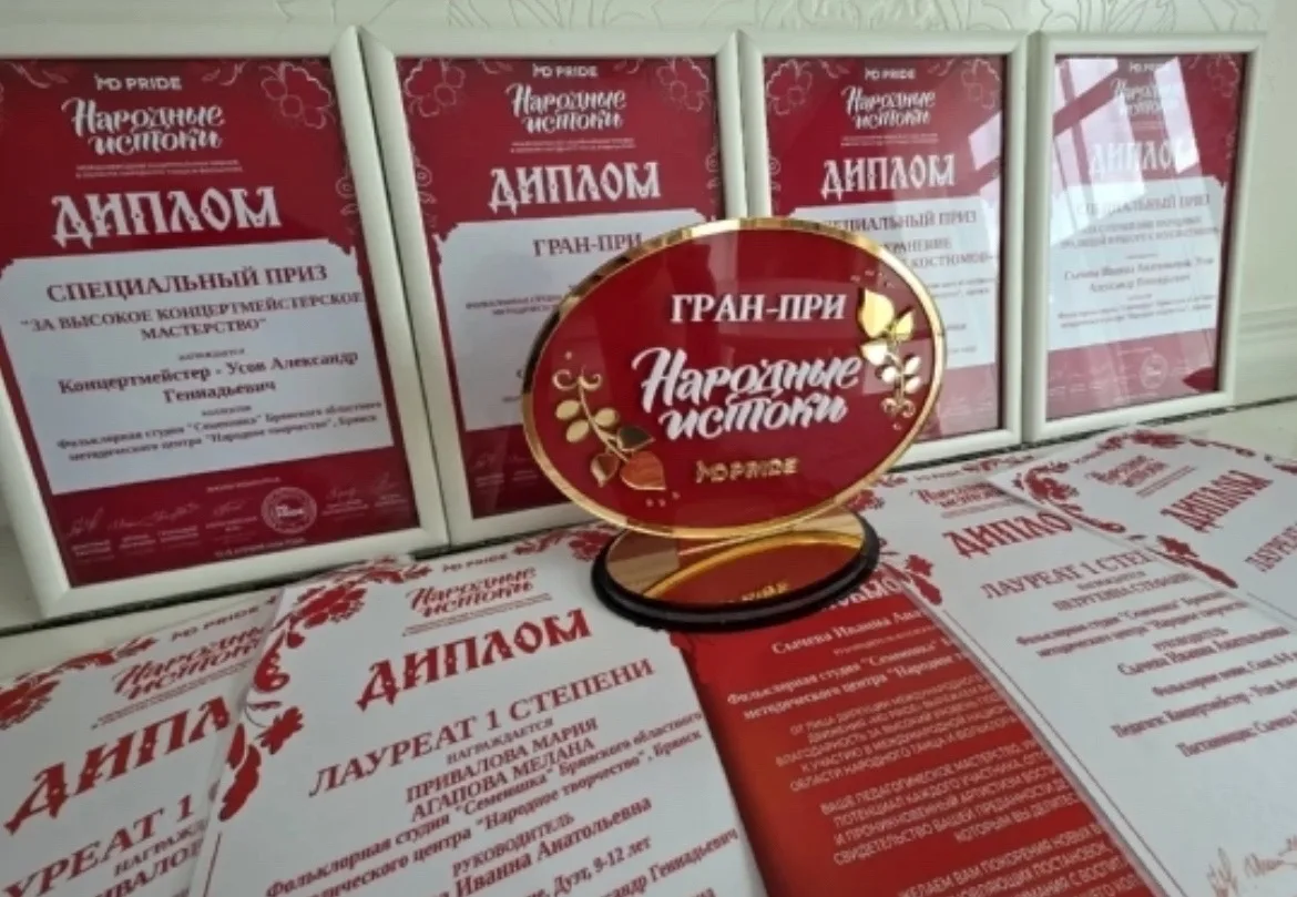 Рубрика "Наши достижения"  Делимся радостью!  Ученицы 4 класса  «Думающий» Ксения Новикова и Елизаве