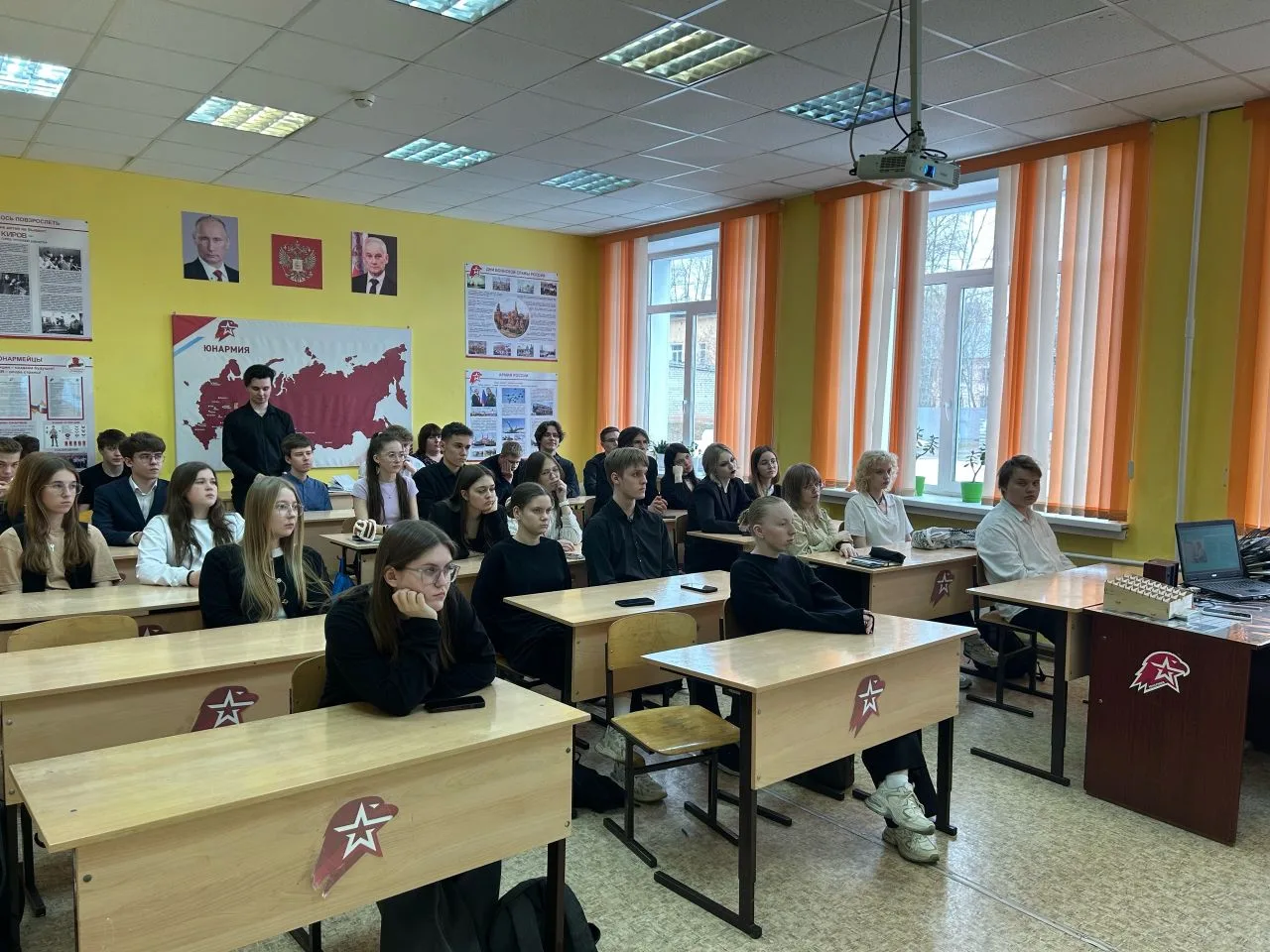 Куда поступать? Выпускники встретились с представителем ВятГУ 🎓  Выбор будущей профессии — шаг ответ