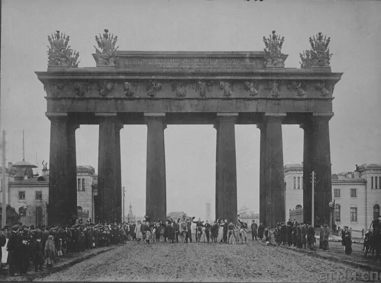 1895-1903.Встреча участников велосипедного пробега у Московских ворот.
