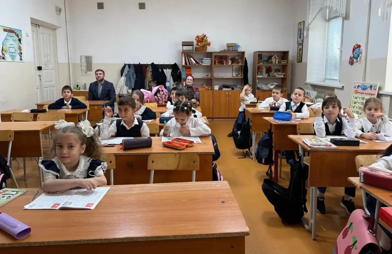 ⚡️Врио министра природных ресурсов и экологии Дагестана Ратмир Расулов в День учителя п...