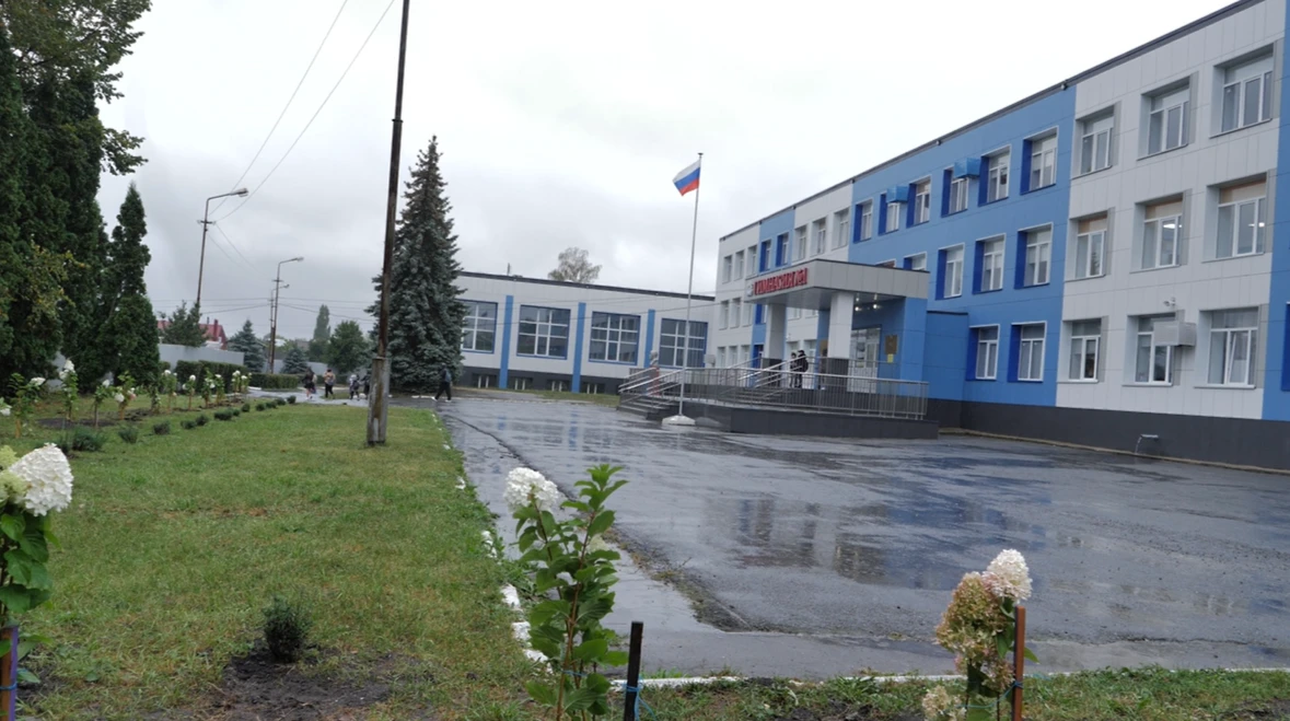 🌳На территории гимназии №1 в Задонске построят амфитеатр и высадят аллею