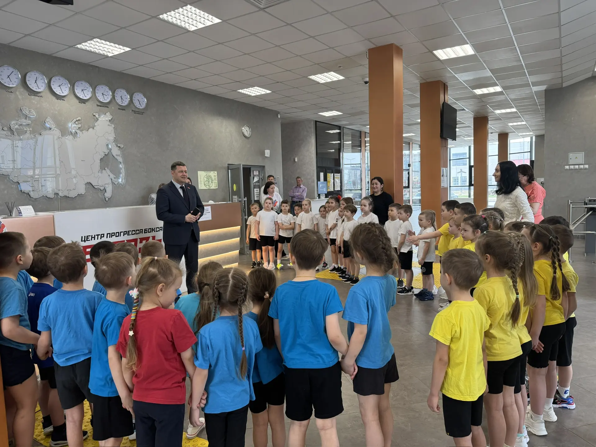 🥊Наши юные друзья

✅9 апреля гостями Центра прогресса бокса «Витязь» стали наши маленькие друзья, и
