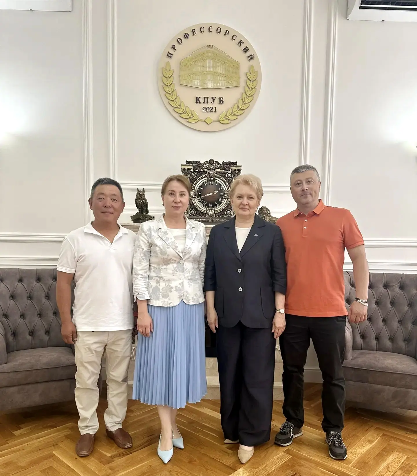 ➡️Сегодня к нам в гости заглянули выпускники учётно‑экономического факультета 2001 года...