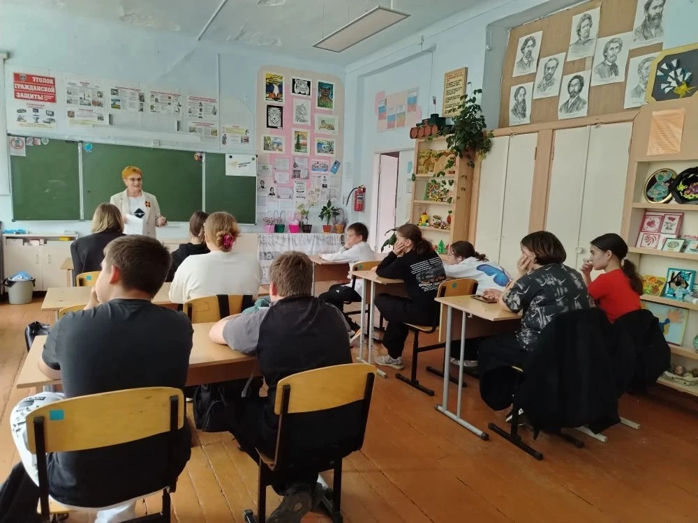 В предверии летних каникул начальник Ж/Д станции с. Новочугуевка Волошанская Нина Владимировна прове