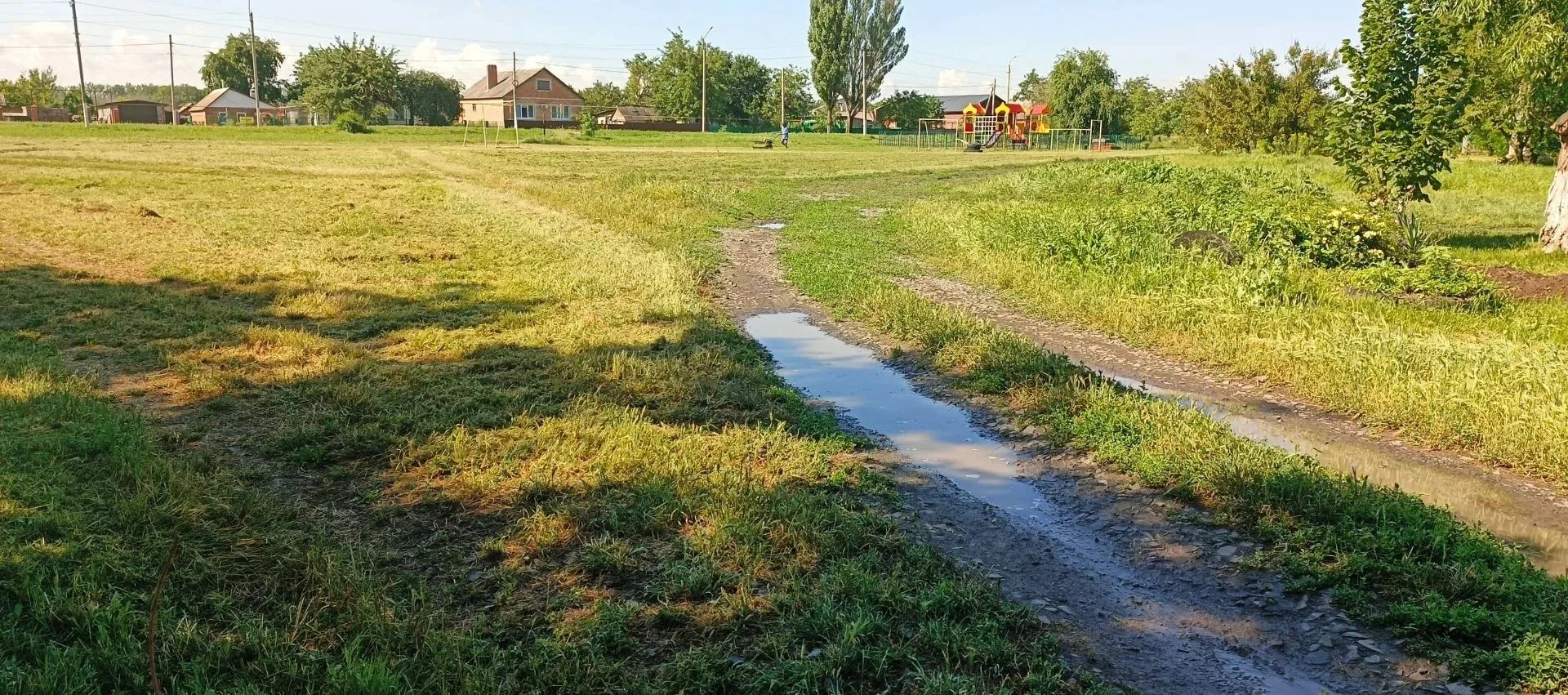 В х. Нижнеподпольный выполнен покос травы на общественных пространствах.
