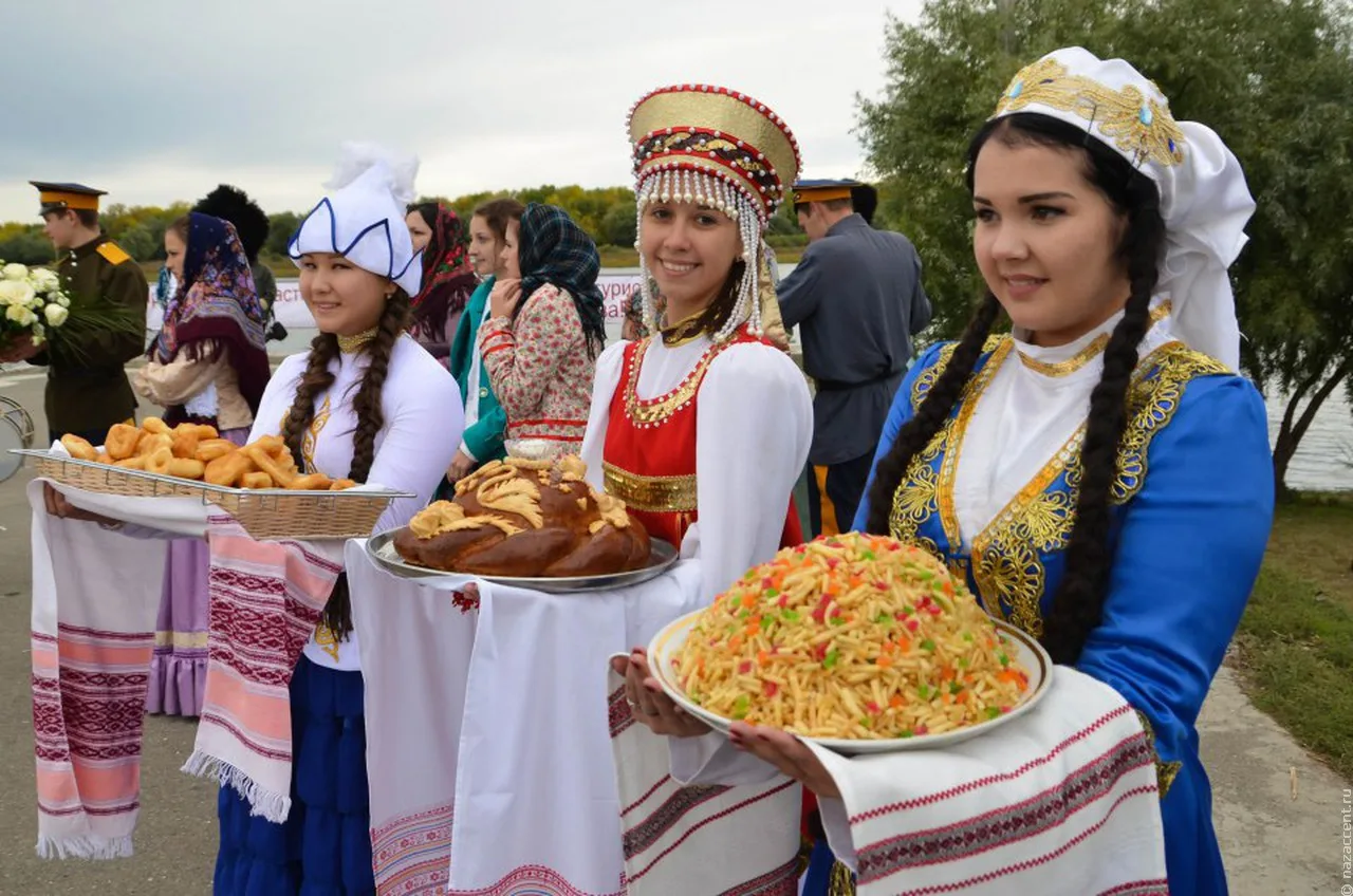 Пример к номинации "Вкус традиций". Здесь представляем национальные блюда, можно с людь...