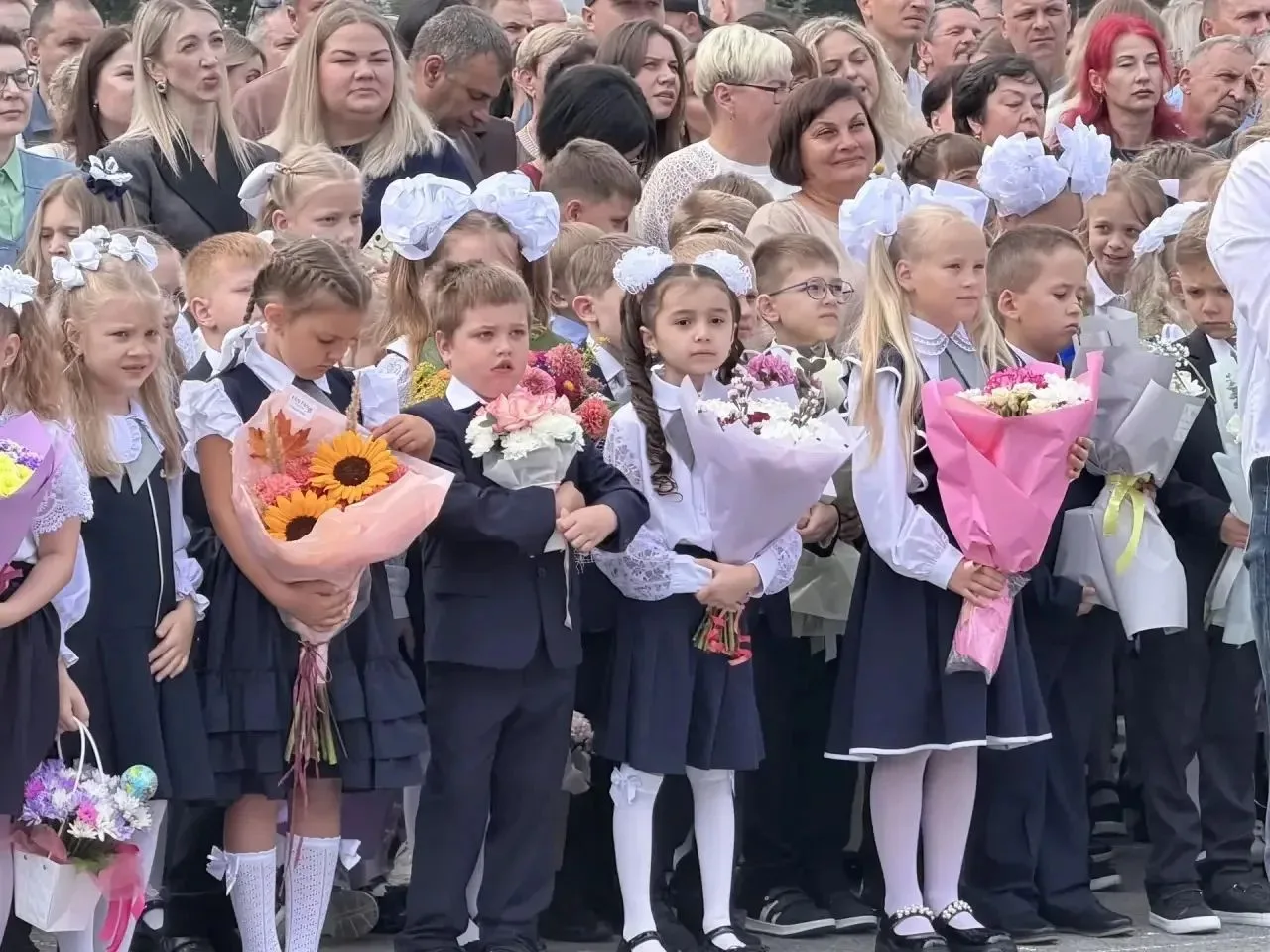 Линейка прошла в гимназии №64 Липецка. Новый учебный год здесь встречают больше тысячи ...
