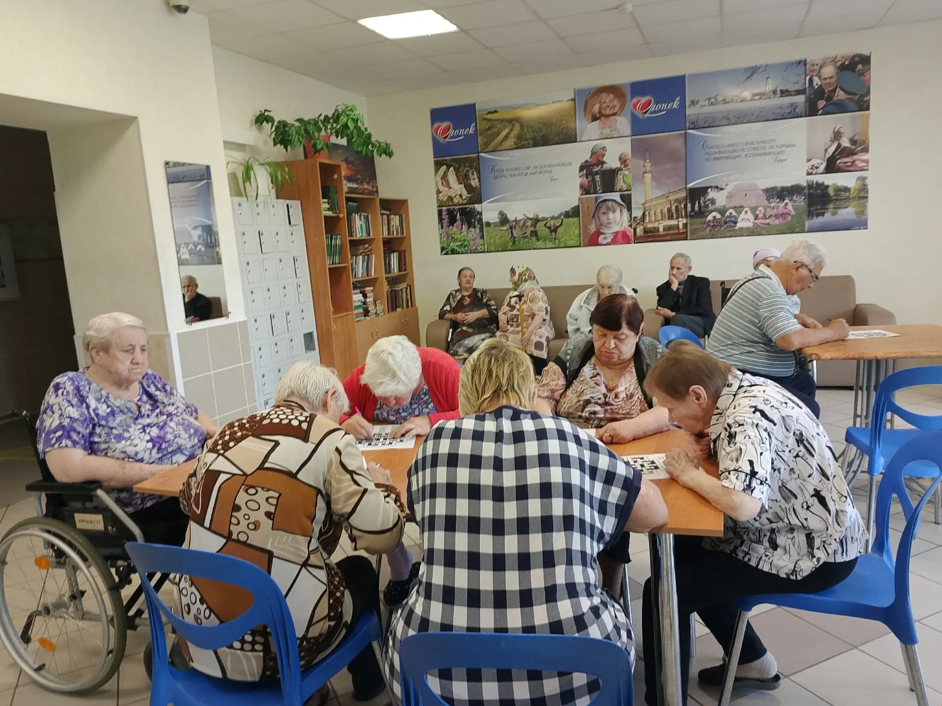 Сегодня в рамках дневной занятости специалисты учреждения провели для проживающих комплекс развивающ