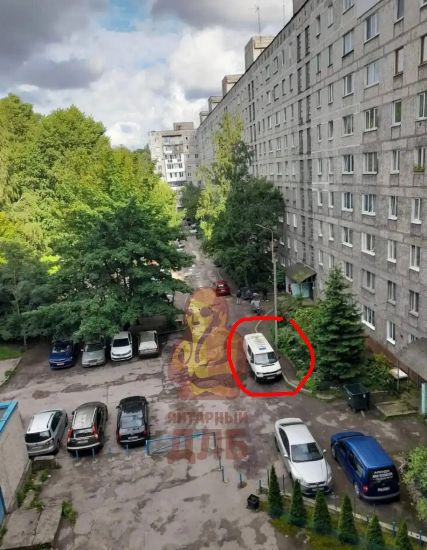 ЯНТАРНЫЙ НЕВЫВОЗ

Прошу вашей помощи в огласке. Управляющая компания ЖЭУ-7 в очередной раз забивает 
