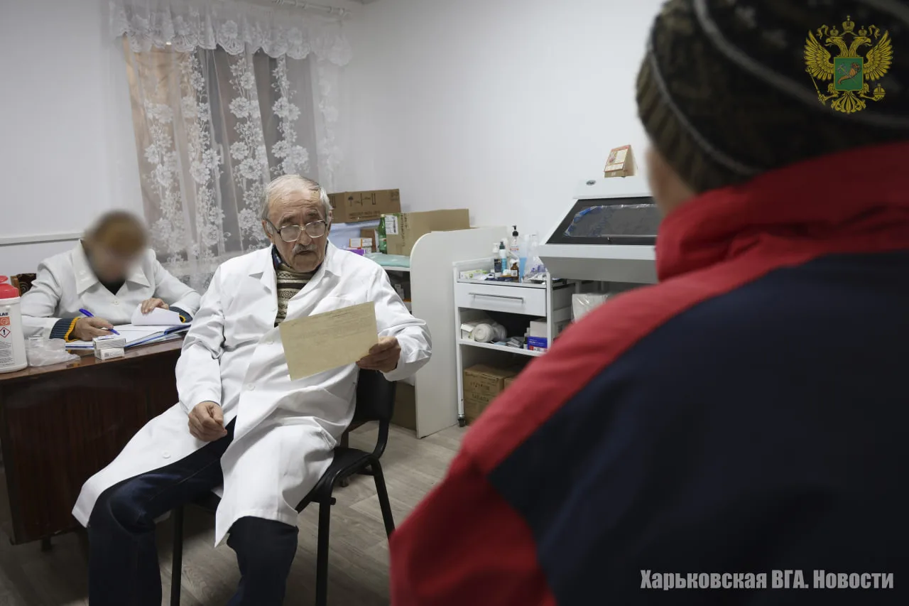Заведующий амбулаторией Александр Божков провёл выездной приём пациентов в одном из населённых пункт