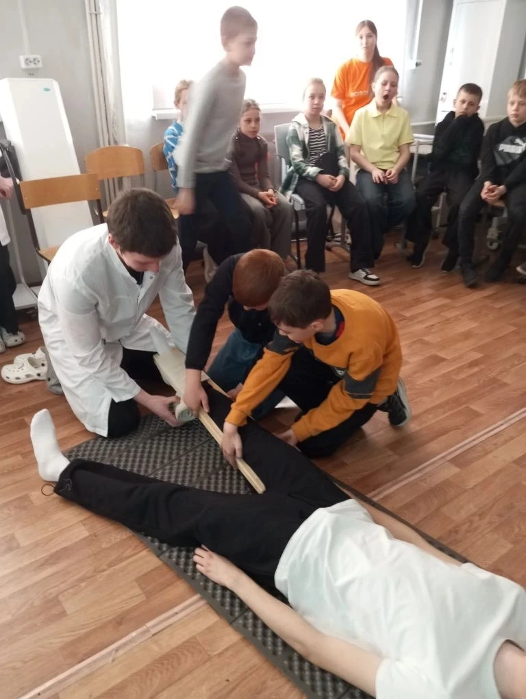 3Ж класс в рамках акций «Движения Первых» отправился на познавательную экскурсию в медицинский колле