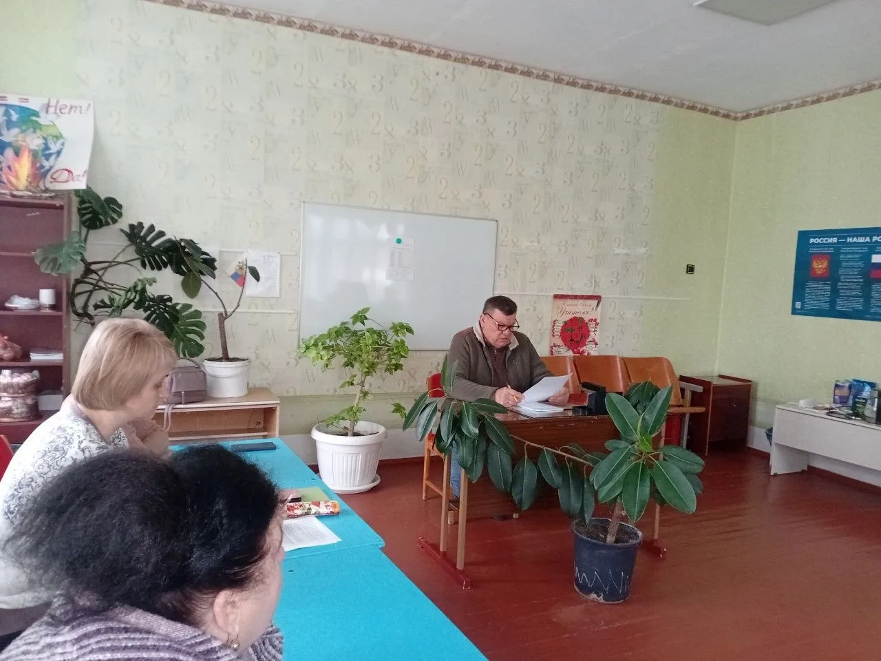 Педагогические работники ГБУ ОО ЗО "Владиммровская СОШ N 30" АР на очередном заседании ...