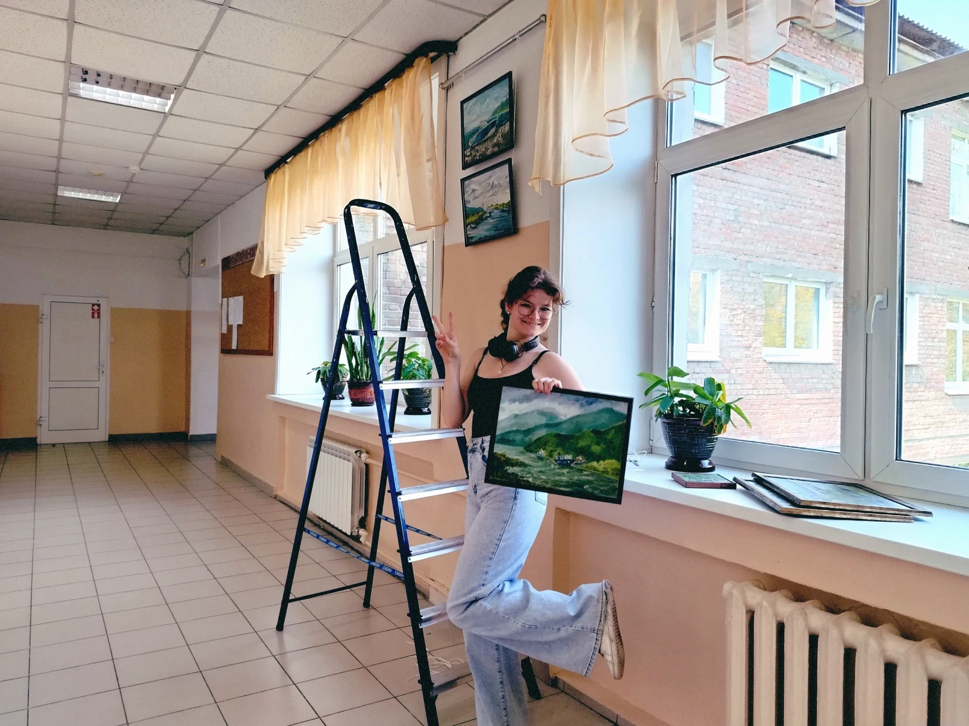 🖼 В лицее ИГУ открылась выставка работ студентов кафедры изобразительного искусства и ...