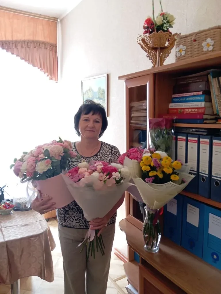 Уважаемая Галина Петровна! От всего сердца поздравляем Вас с юбилеем! За годы работы Вы стали не тол