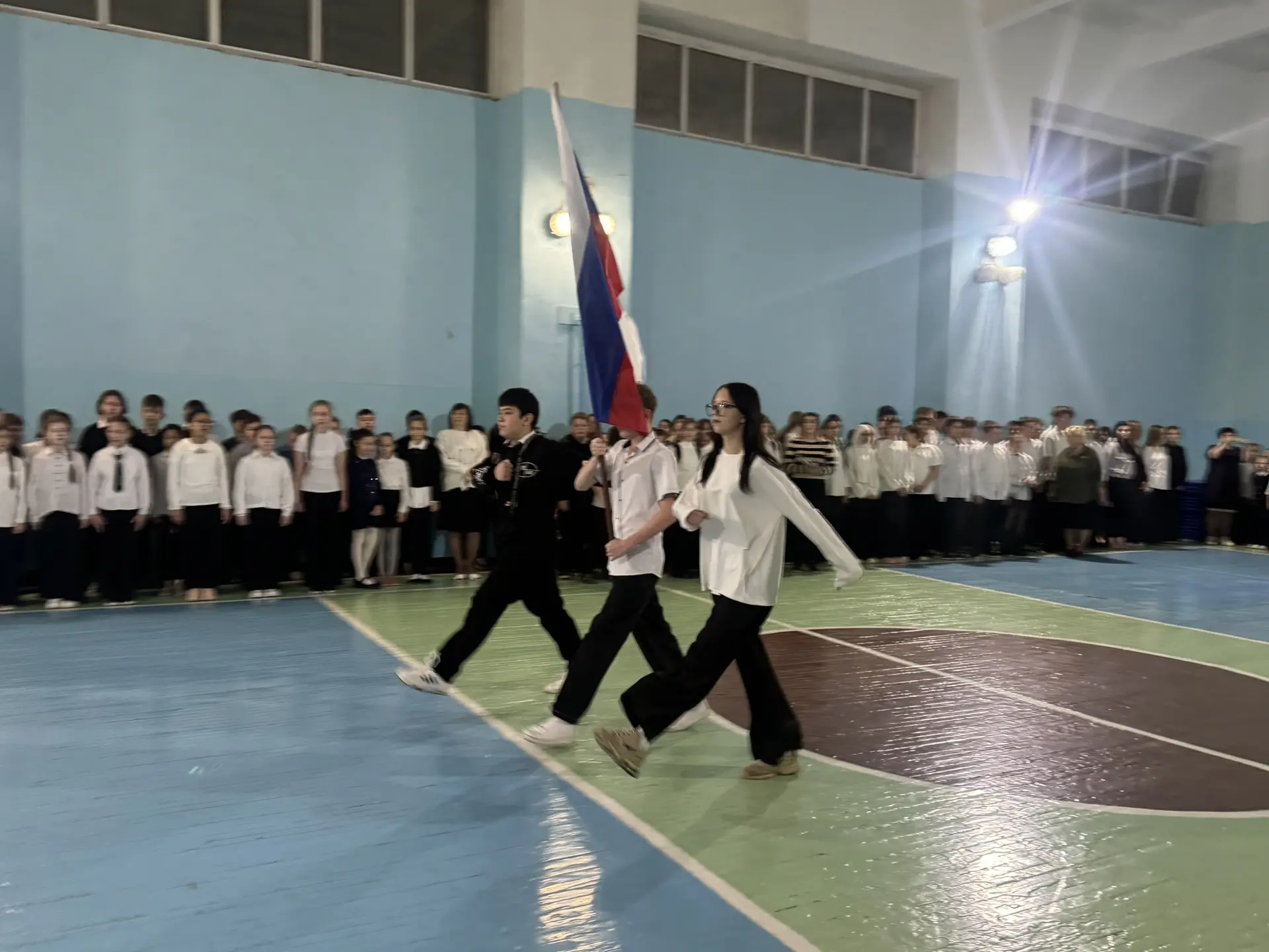 «Торжественная линейка и занятия «Разговоры о важном».Открыли третью учебную четверть»✅.