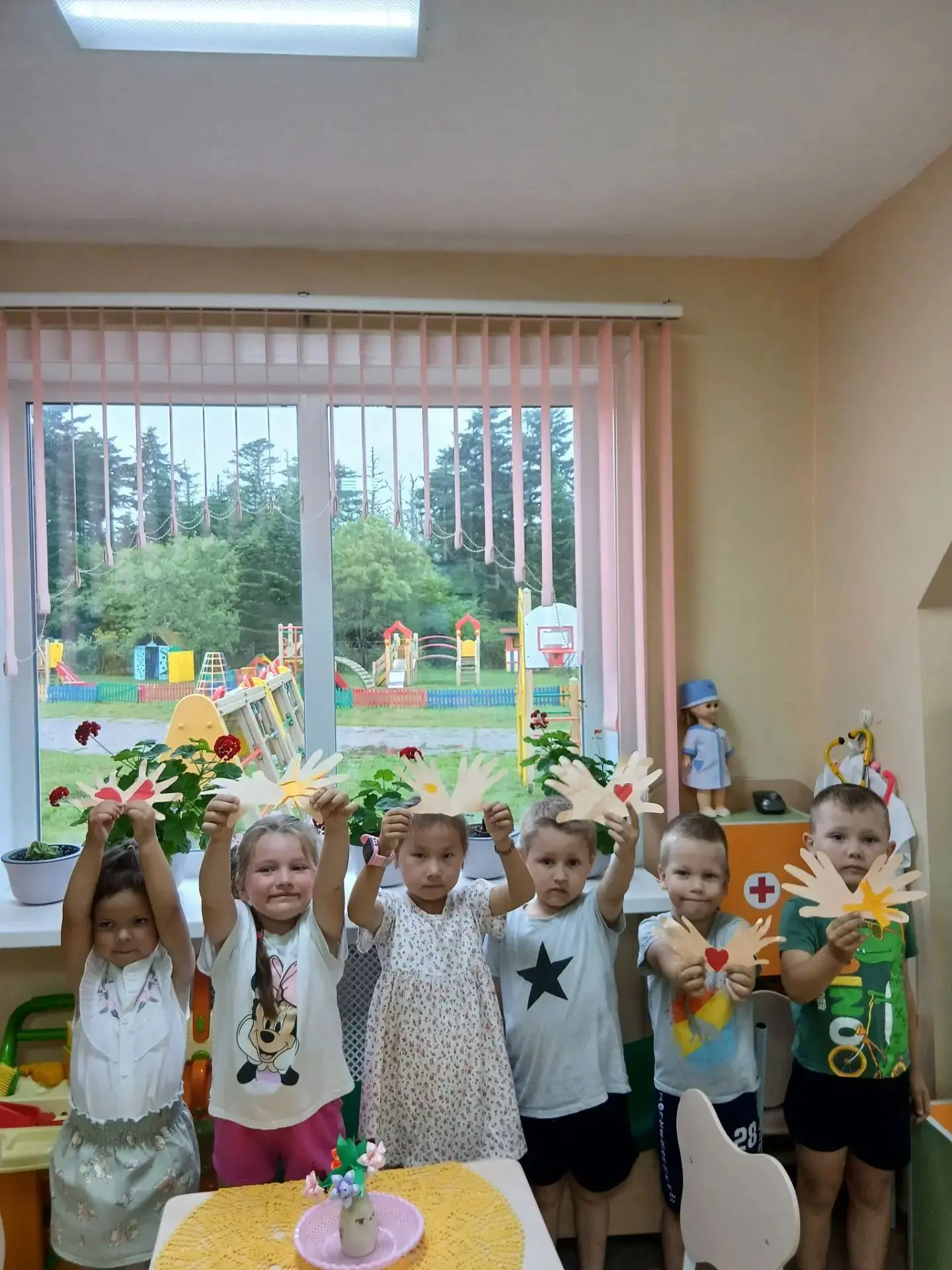 Подари добро в ладошке