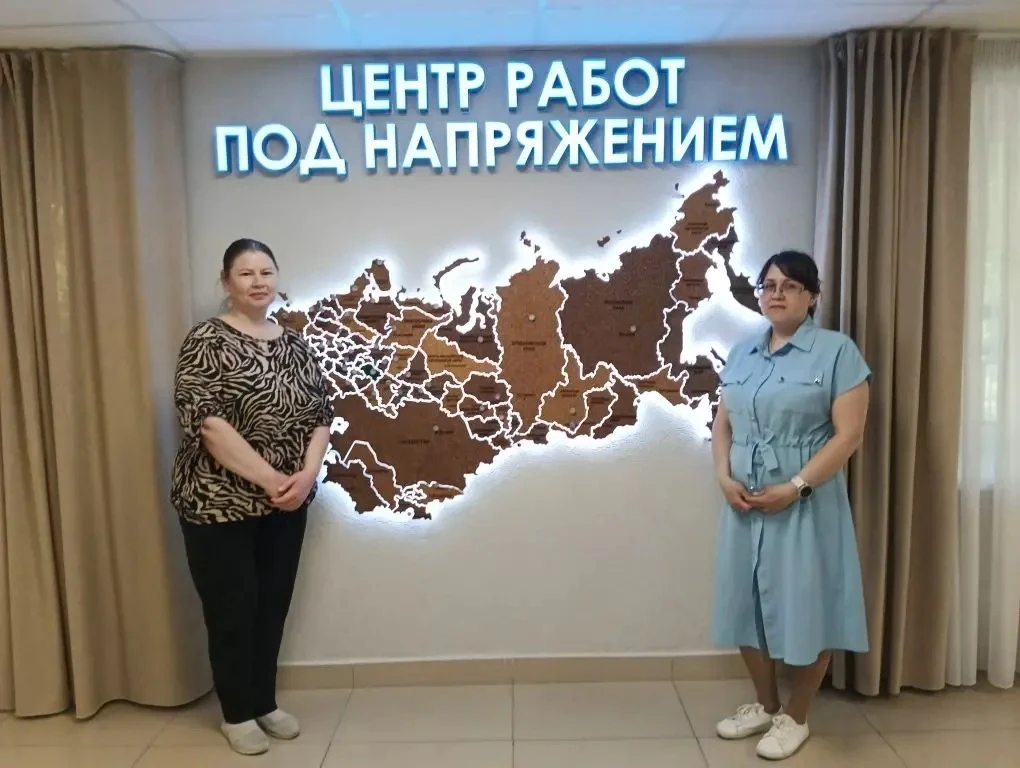 Преподаватель специальных дисциплин Ахметянова М.П. и мастер производственного обучения...