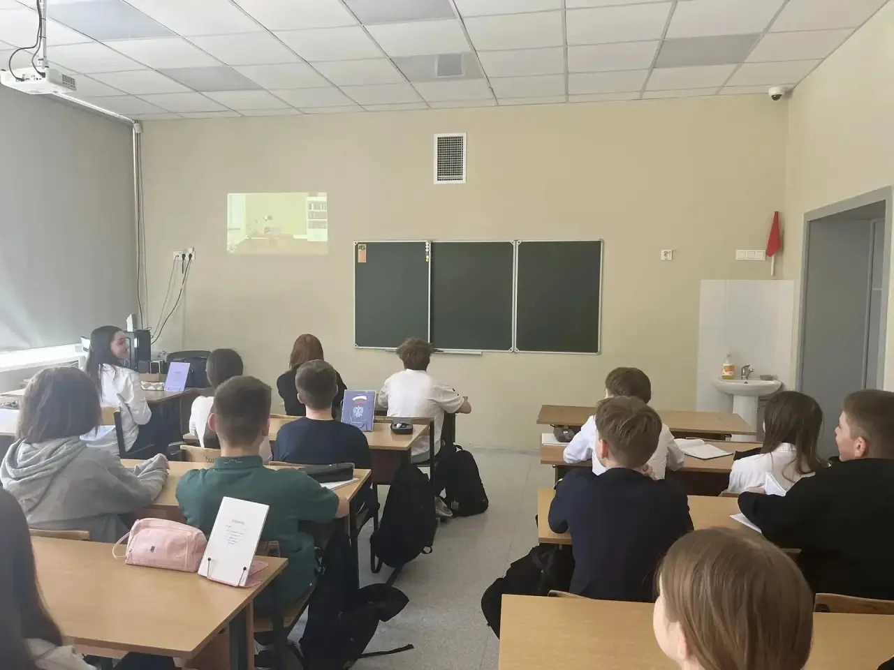 ⛔️В период с 3 марта по 18 марта в МБОУ СОШ № 10 проводилась работа с обучающимися, родителями и пед
